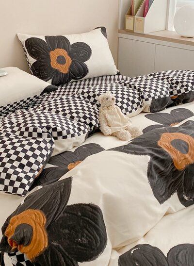 Black Flower with Checkerboard Lining Bed Linen