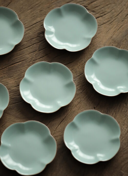 Flower-shaped Green Ceramic Saucers