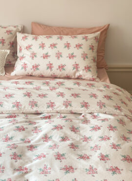 Retro Pink Floral Cream Background Bed Linen